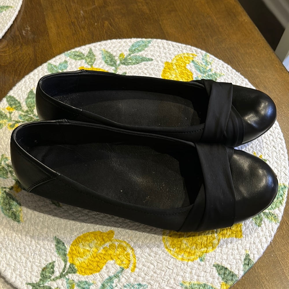 Women’s flats size 10.5